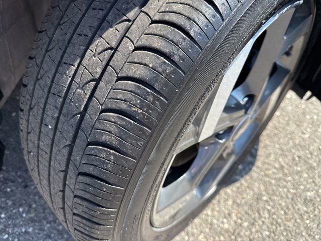 Used 2023 Hyundai Venue Limited image 7