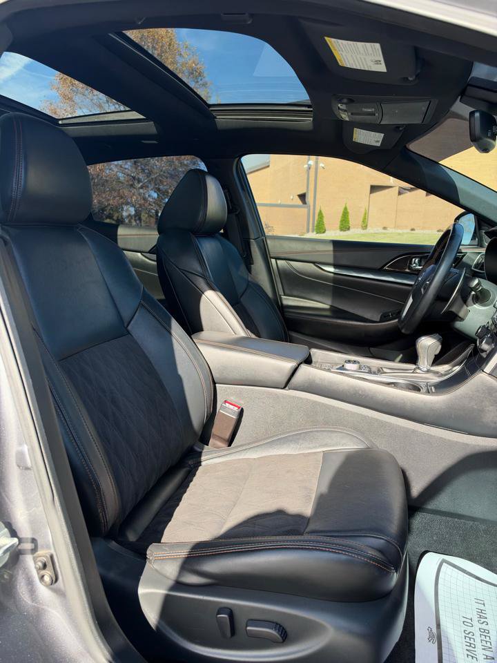 Used 2023 Nissan Maxima SR w/ Sport Mat Group FWD image 8