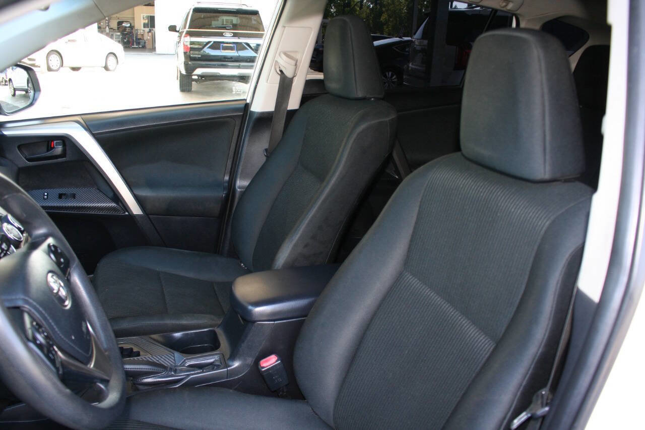 Used 2014 Toyota RAV4 LE AWD/4WD image 15