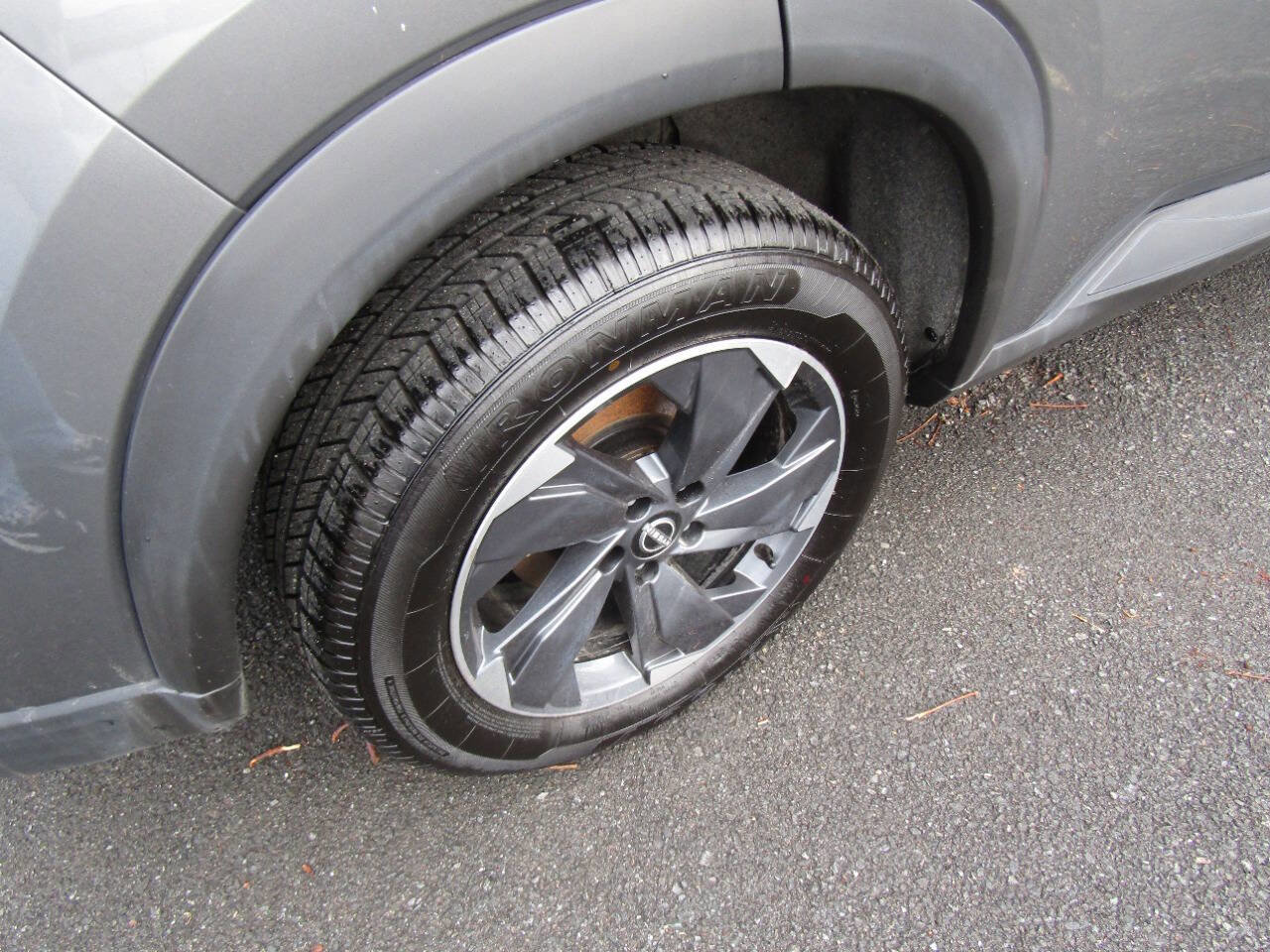 Used 2025 Nissan Rogue SV image 39