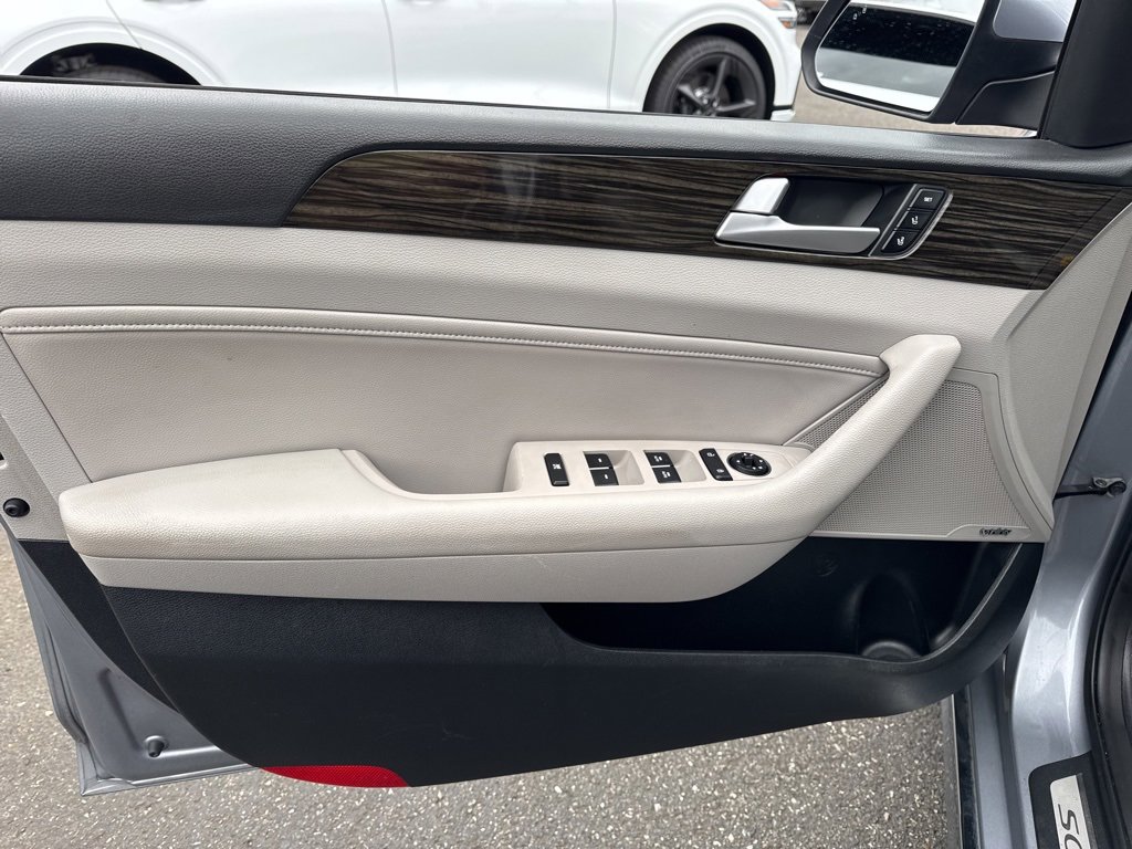 Used 2016 Hyundai Sonata Limited image 16