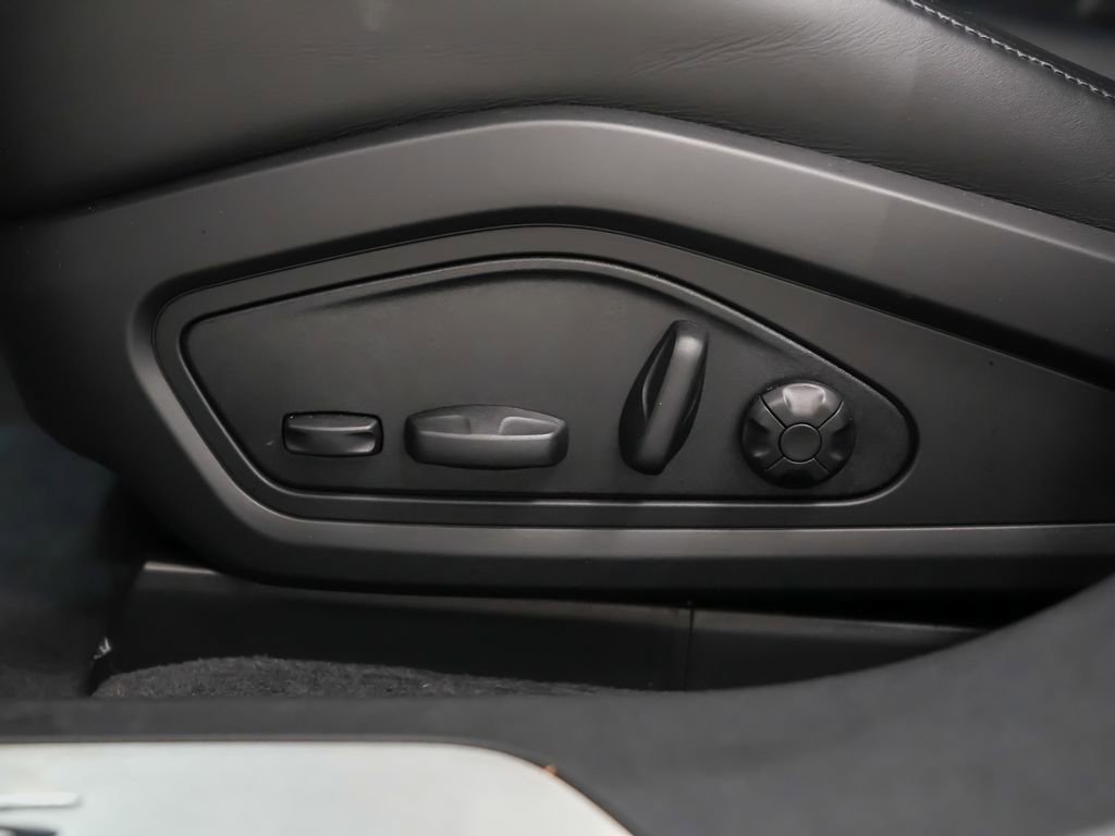 Used 2025 Porsche Taycan 4S AWD/4WD image 25