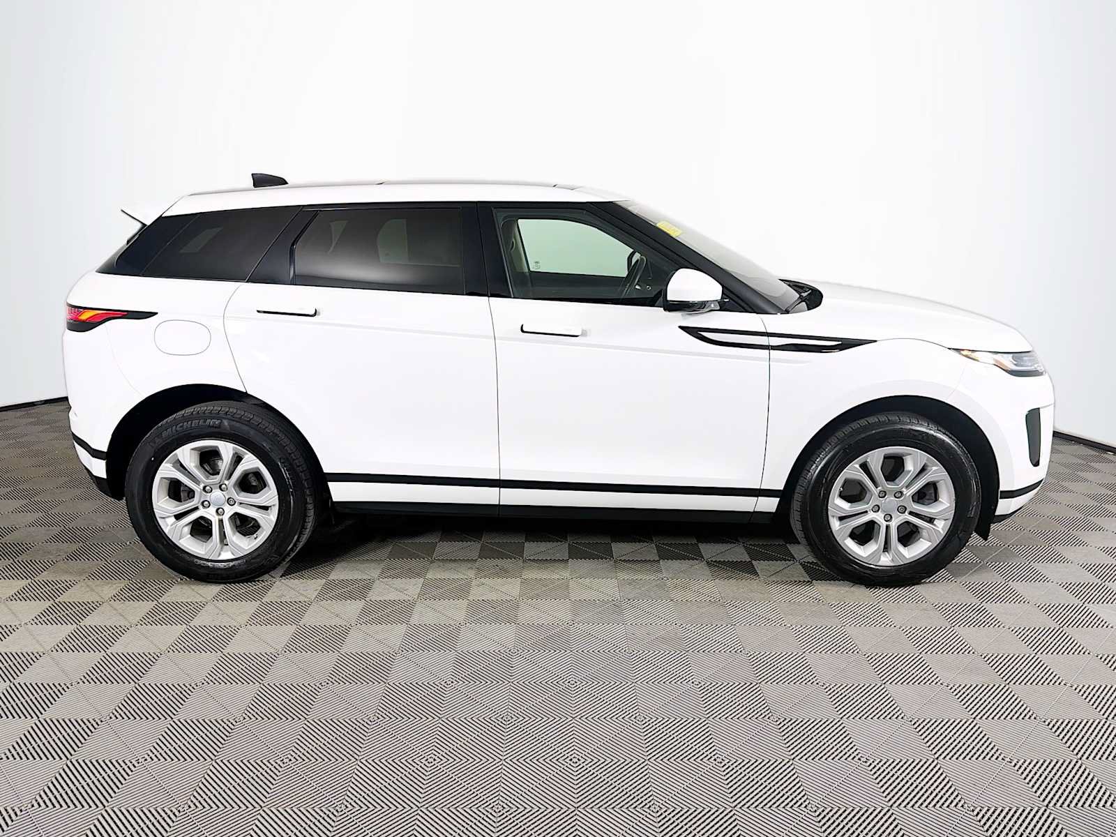 Used 2020 Land Rover Range Rover Evoque S AWD/4WD image 4