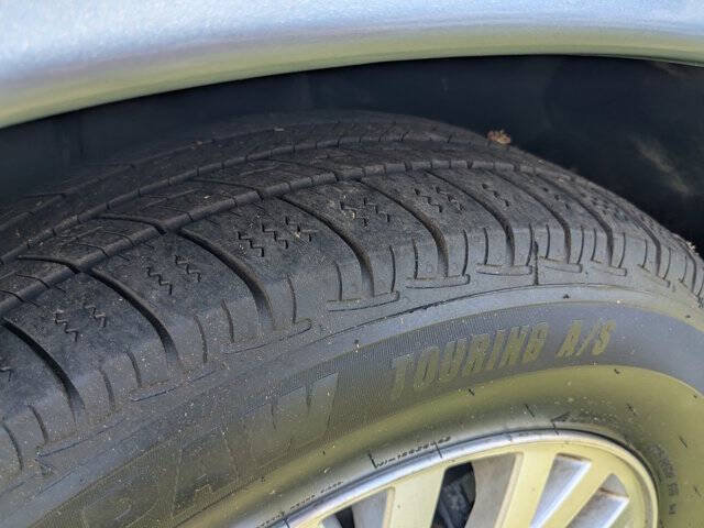 Used 2003 Ford Crown Victoria LX RWD image 11