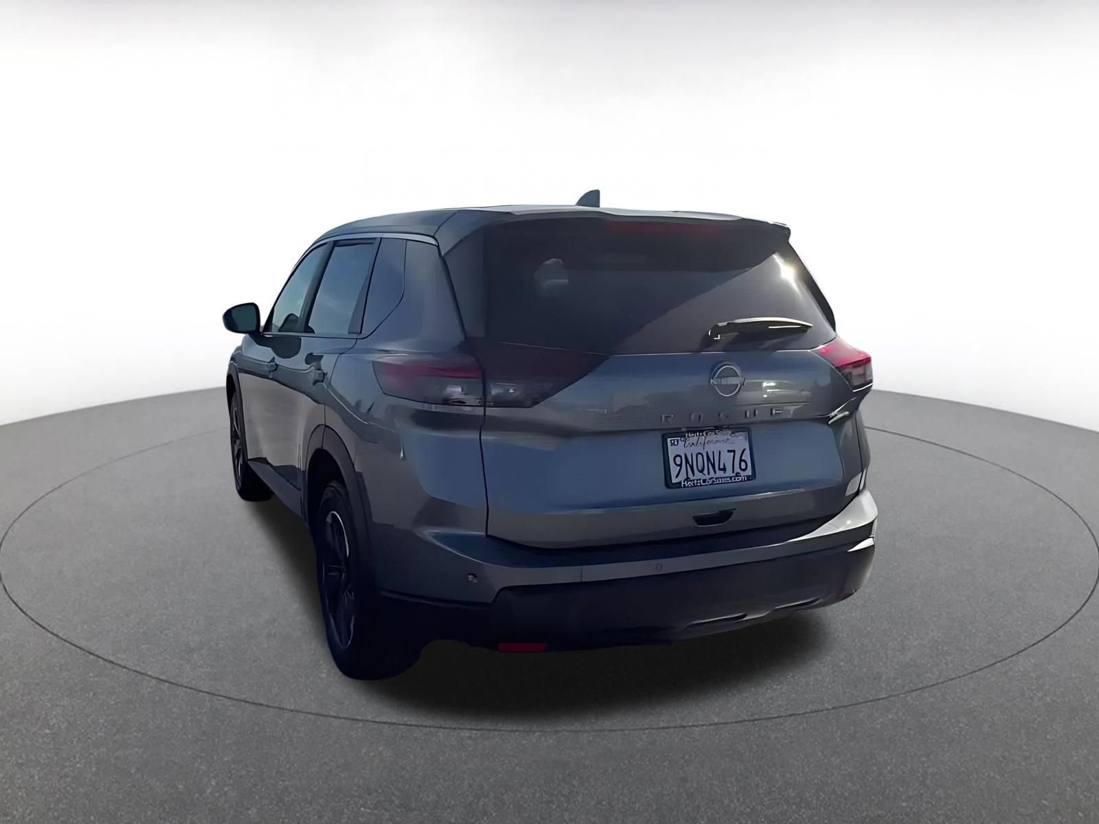 Used 2025 Nissan Rogue SV image 11