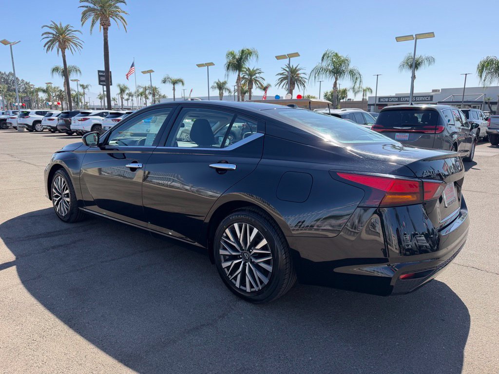 Used 2025 Nissan Altima 2.5 SV FWD image 4