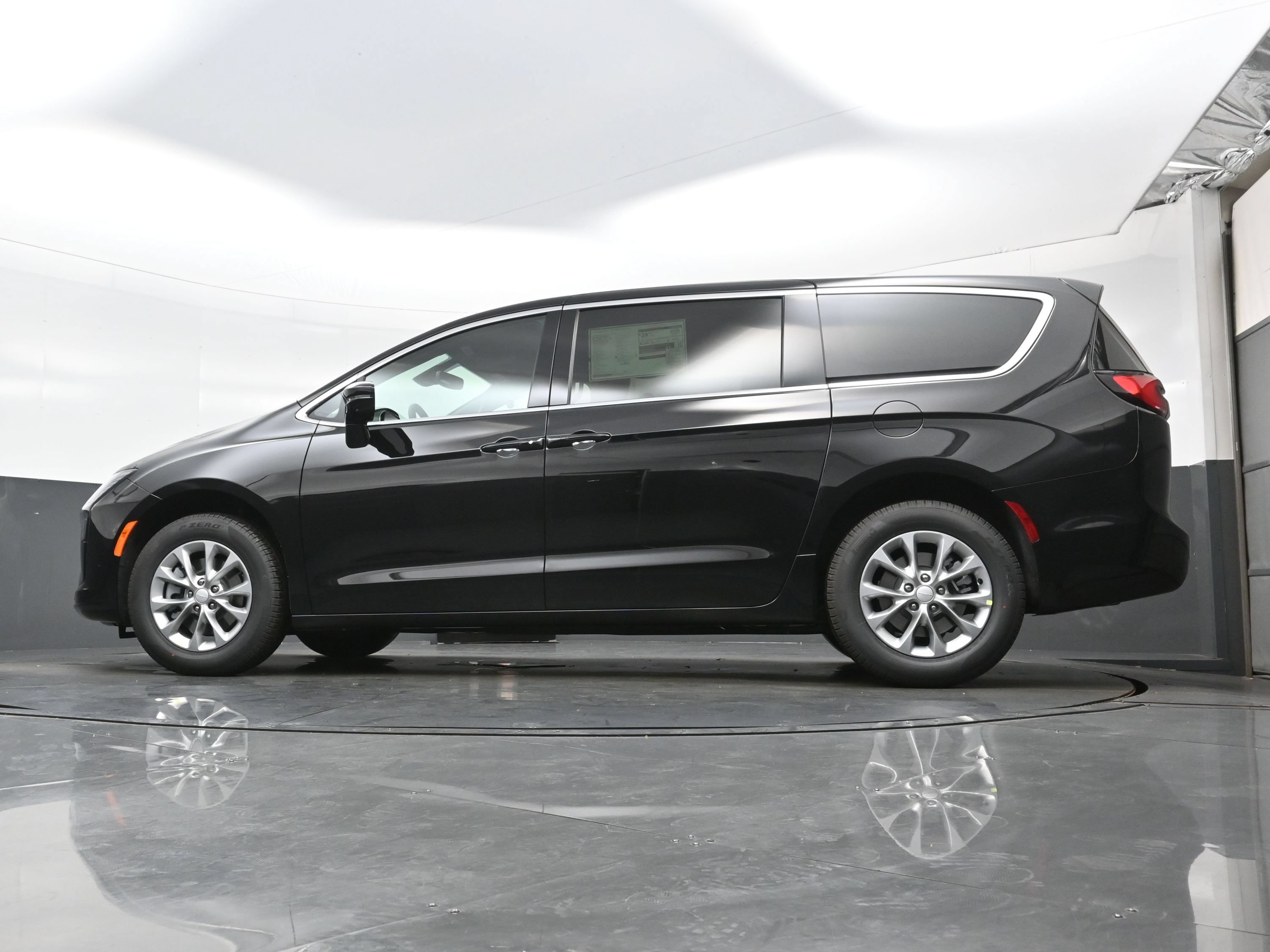New 2027 Chrysler Pacifica Select AWD/4WD image 16
