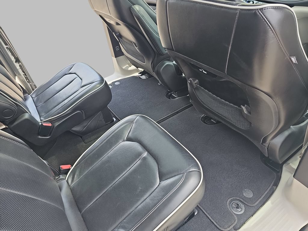 Used 2023 Chrysler Pacifica Limited FWD image 14