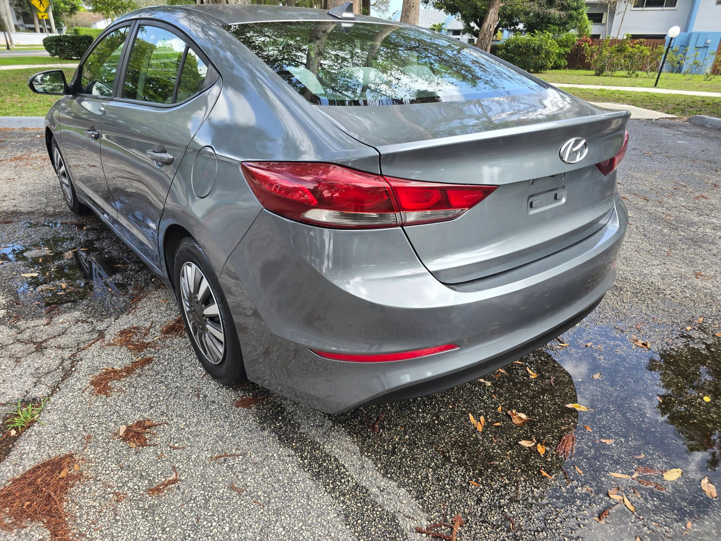 Used 2017 Hyundai Elantra SE image 7