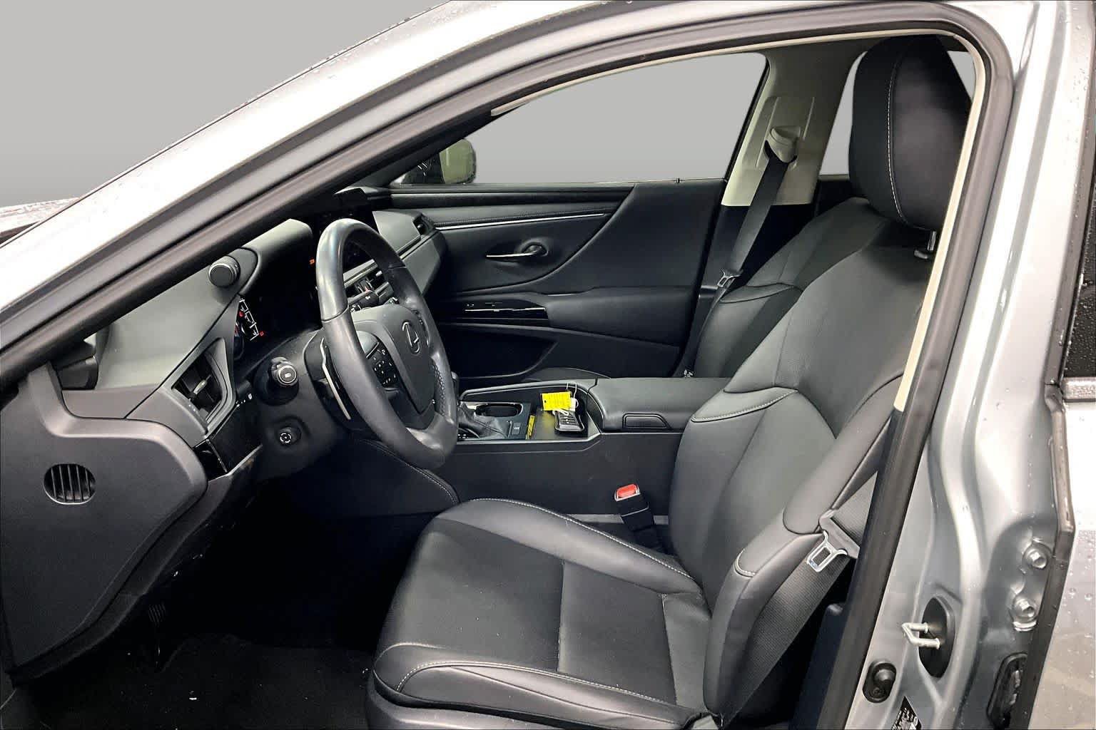 Used 2024 Lexus ES 350 w/ Premium Package FWD image 8