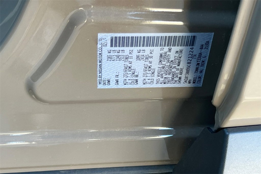 Used 2025 Nissan Rogue SV image 32