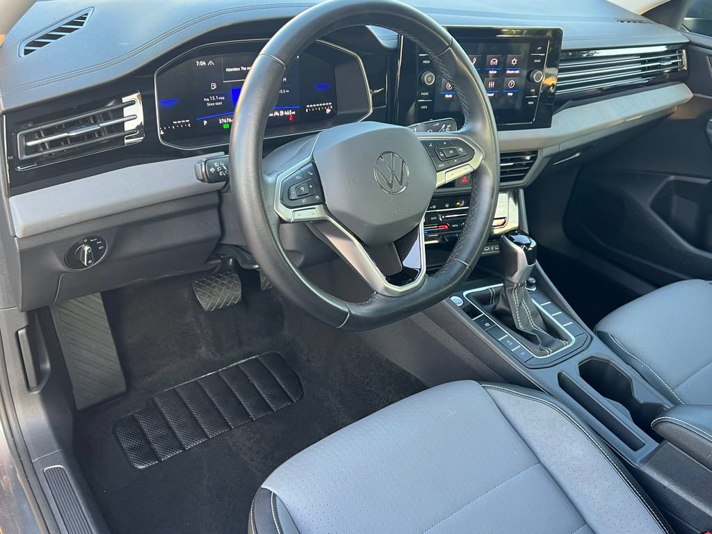 Used 2025 Volkswagen Jetta SE FWD image 18