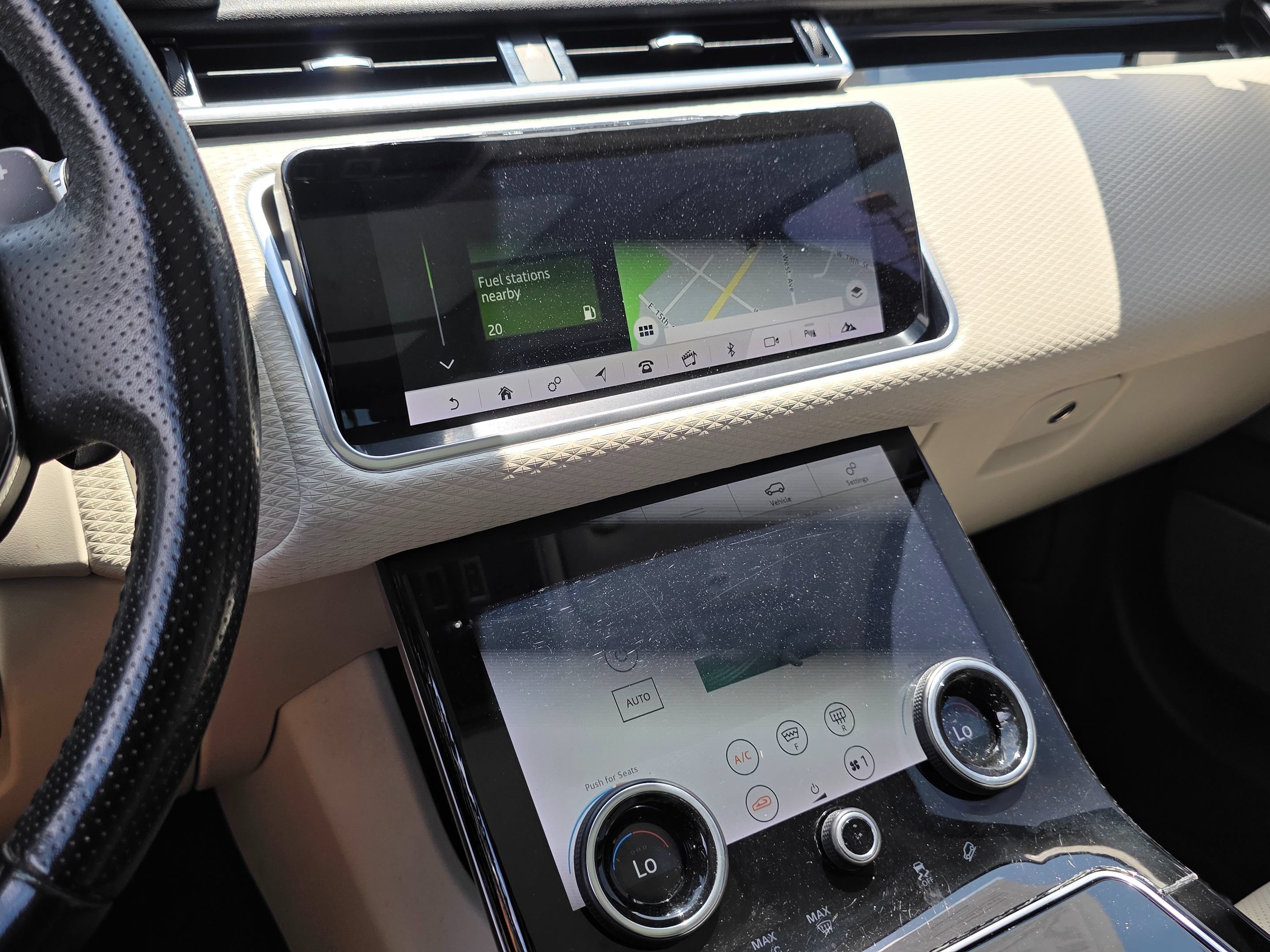 Used 2018 Land Rover Range Rover Velar S AWD/4WD image 24
