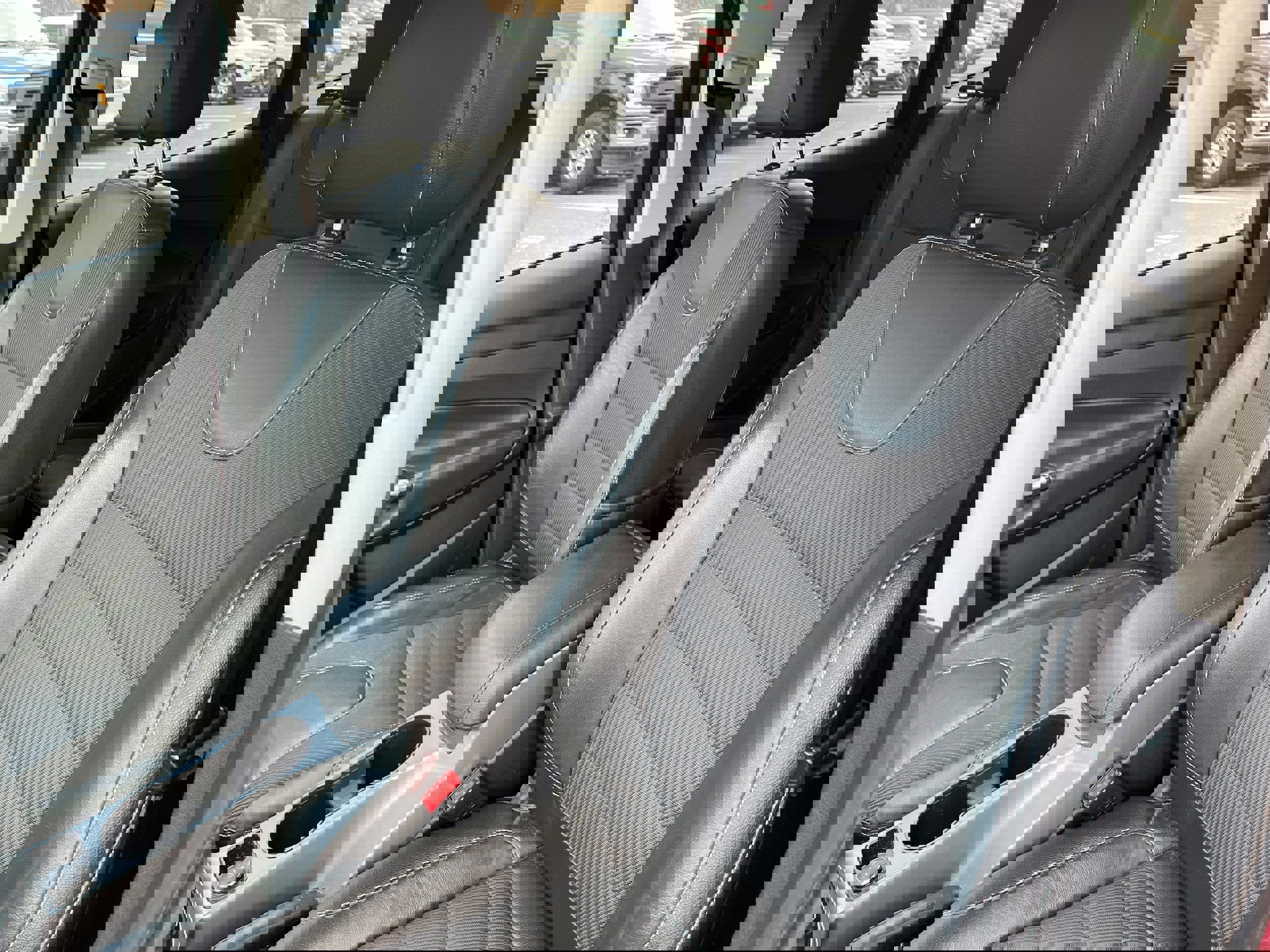 Used 2015 Ford Escape SE w/ SE Chrome Package image 8