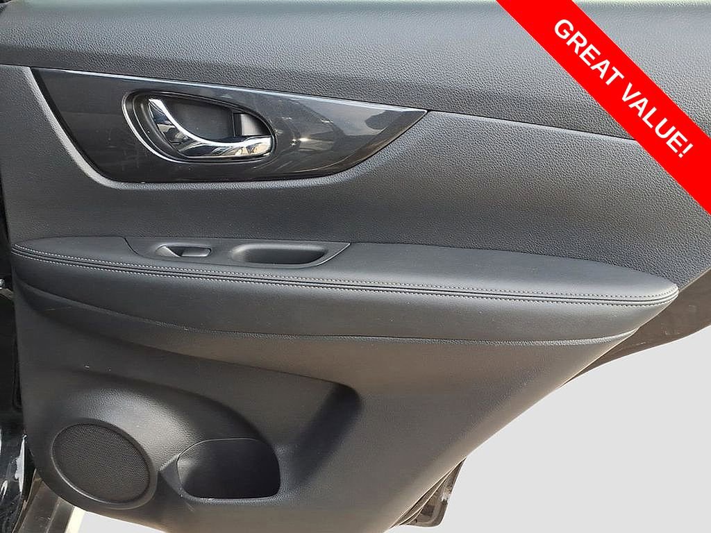 Used 2018 Nissan Rogue SV AWD/4WD image 11