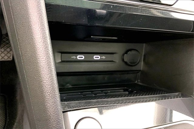 Certified 2025 Volkswagen Taos SE w/ Panoramic Sunroof Package image 33