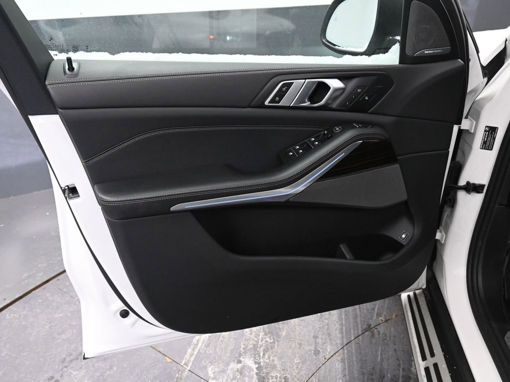 Used 2025 BMW X5 xDrive50e image 18