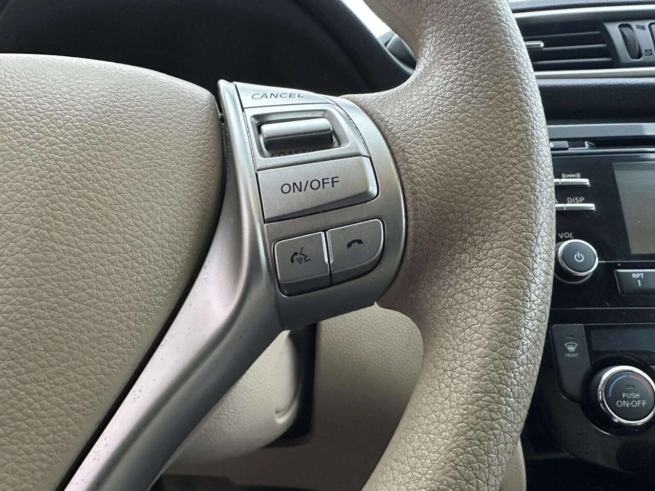 Used 2014 Nissan Rogue SV image 24