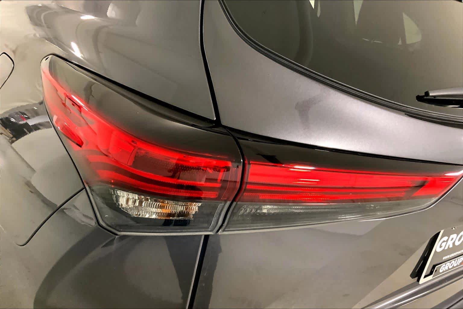 Used 2023 Toyota Highlander XSE AWD/4WD image 28