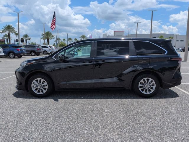 Certified 2026 Toyota Sienna LE FWD image 7