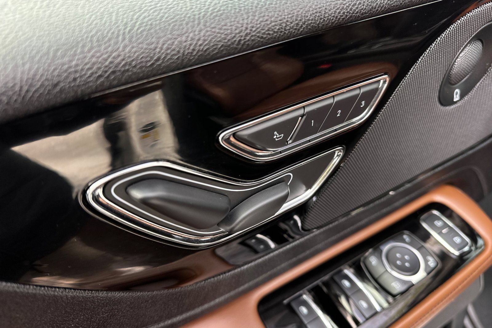 Used 2024 Lincoln Aviator Reserve AWD/4WD image 61