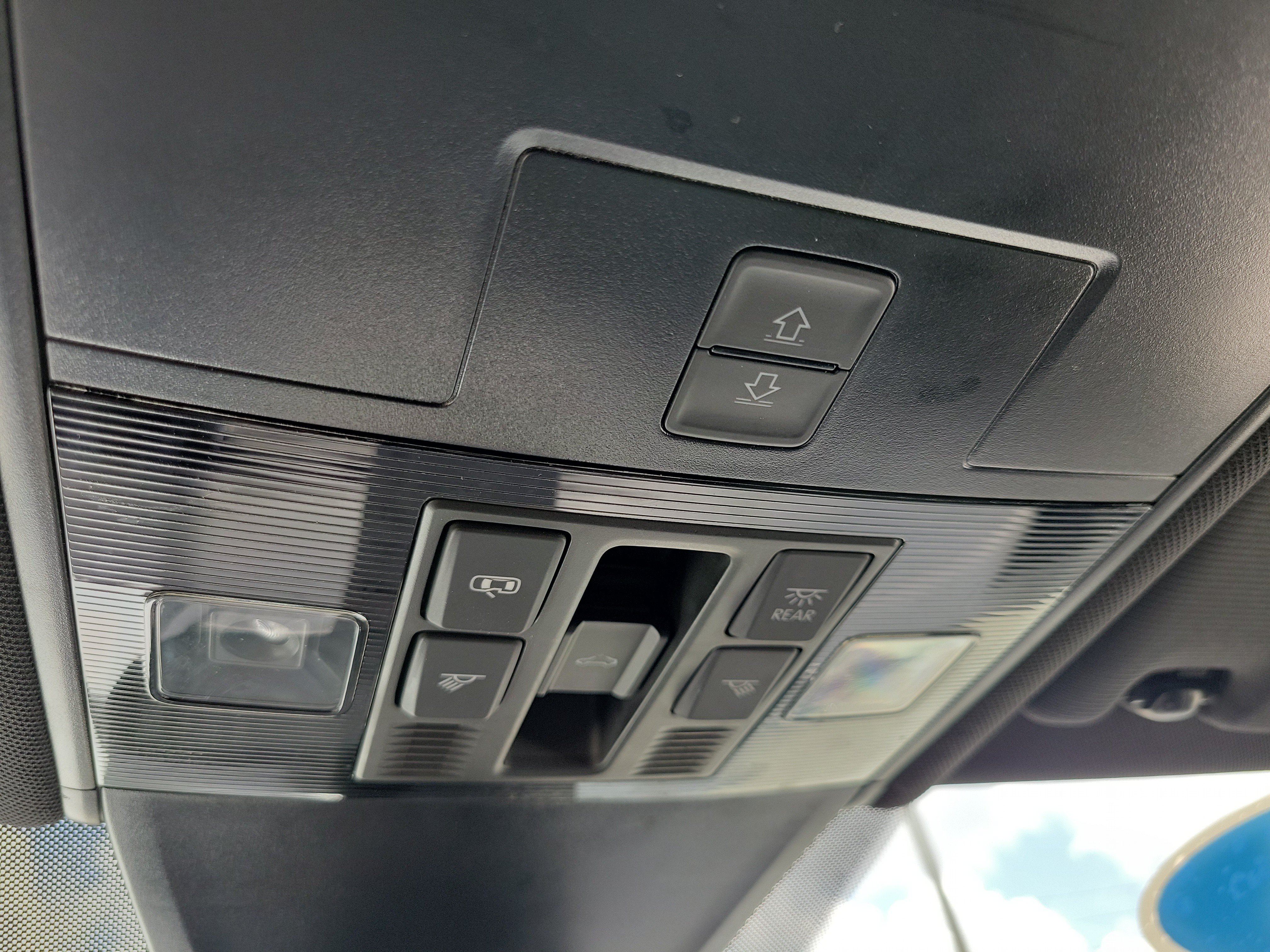 Certified 2023 Volkswagen Tiguan SE R-Line FWD image 18