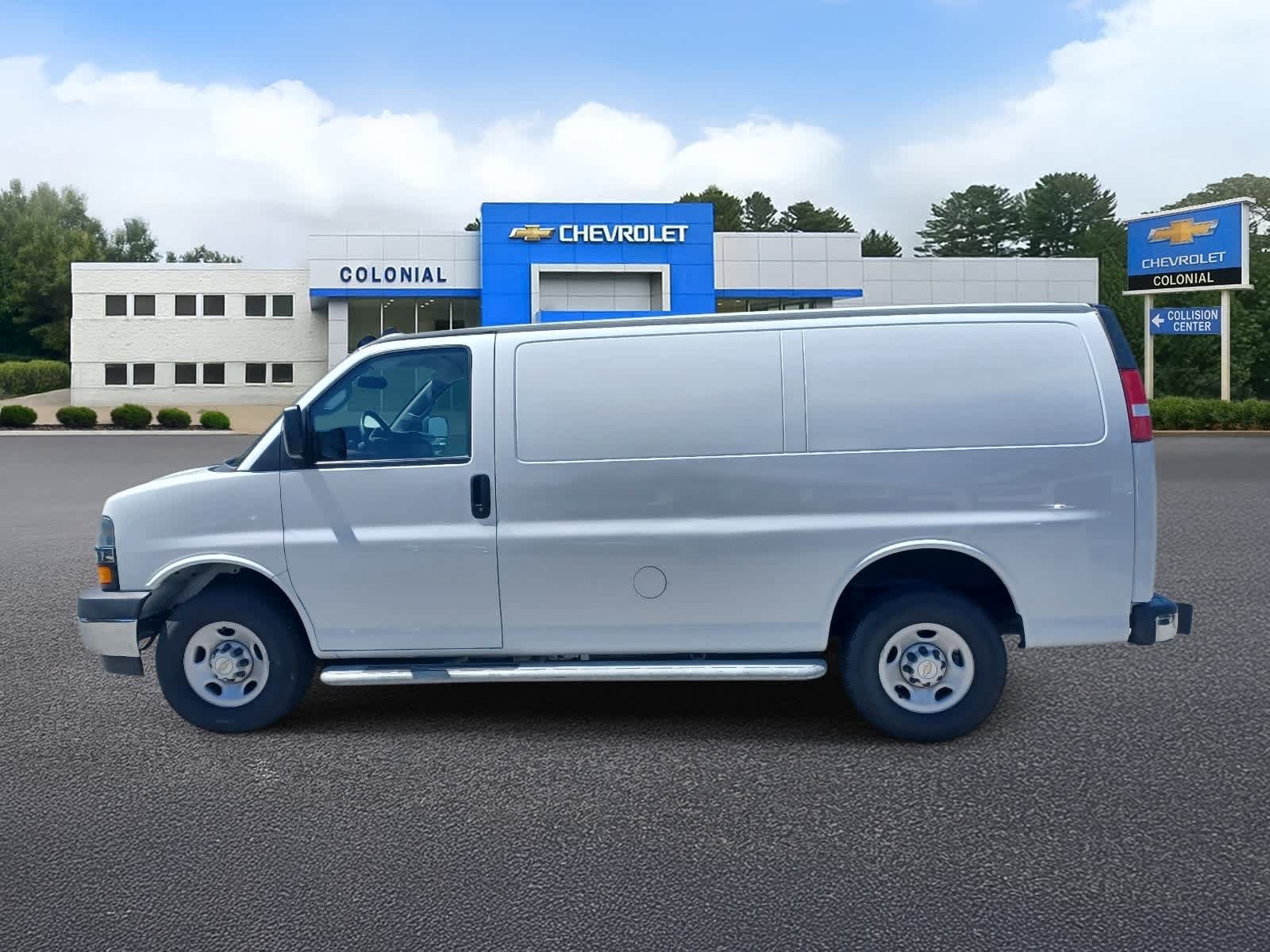 Used 2024 Chevrolet Express 2500 w/ Driver Convenience Package RWD image 6
