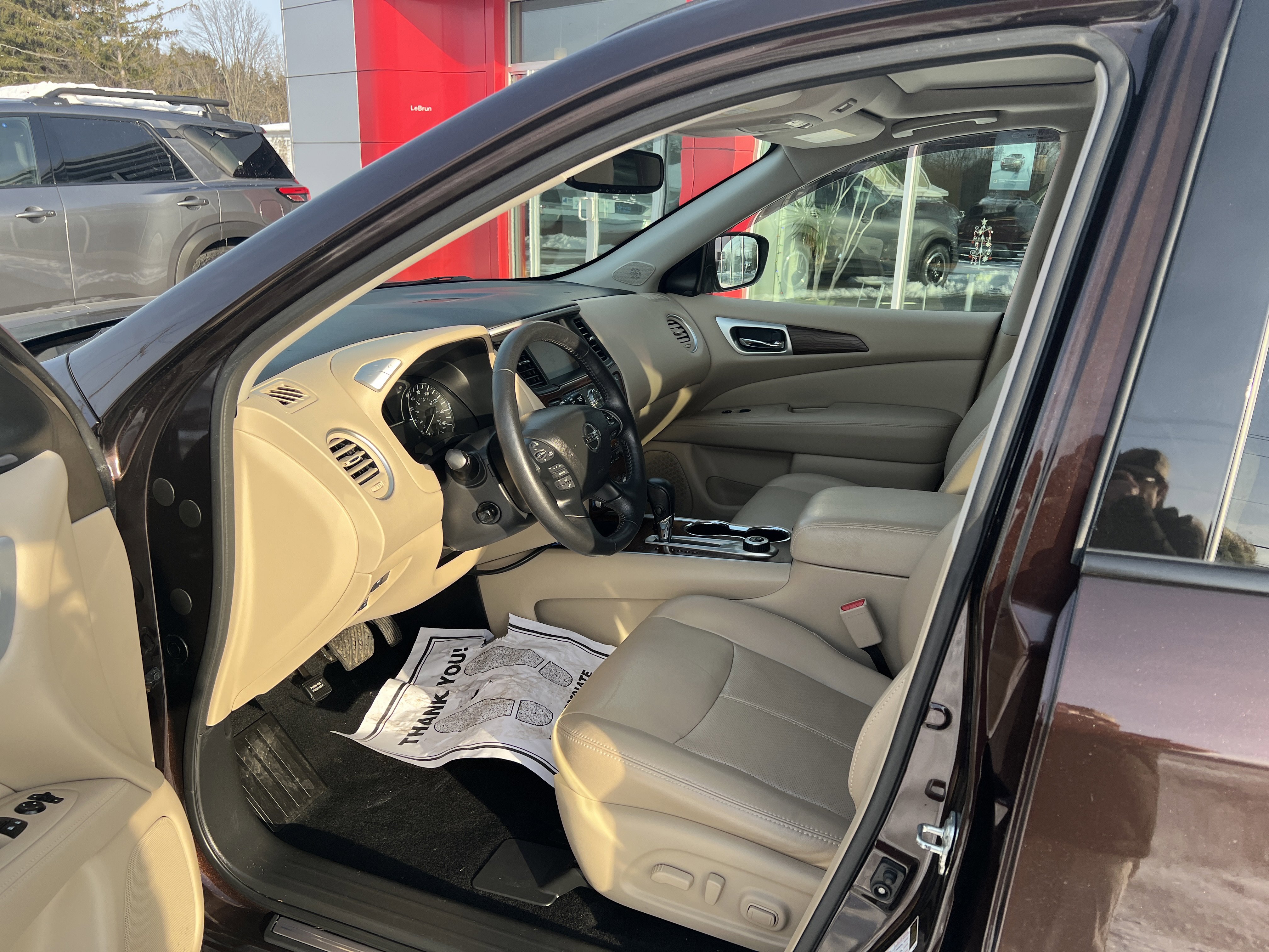 Used 2019 Nissan Pathfinder Platinum image 3