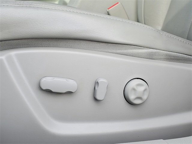 Used 2006 Cadillac DTS w/ Sun And Sound Package image 16