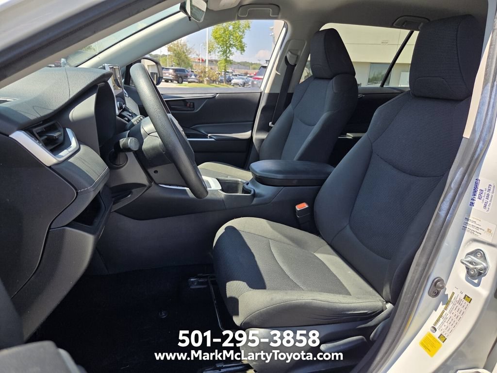 Used 2024 Toyota RAV4 LE FWD image 9