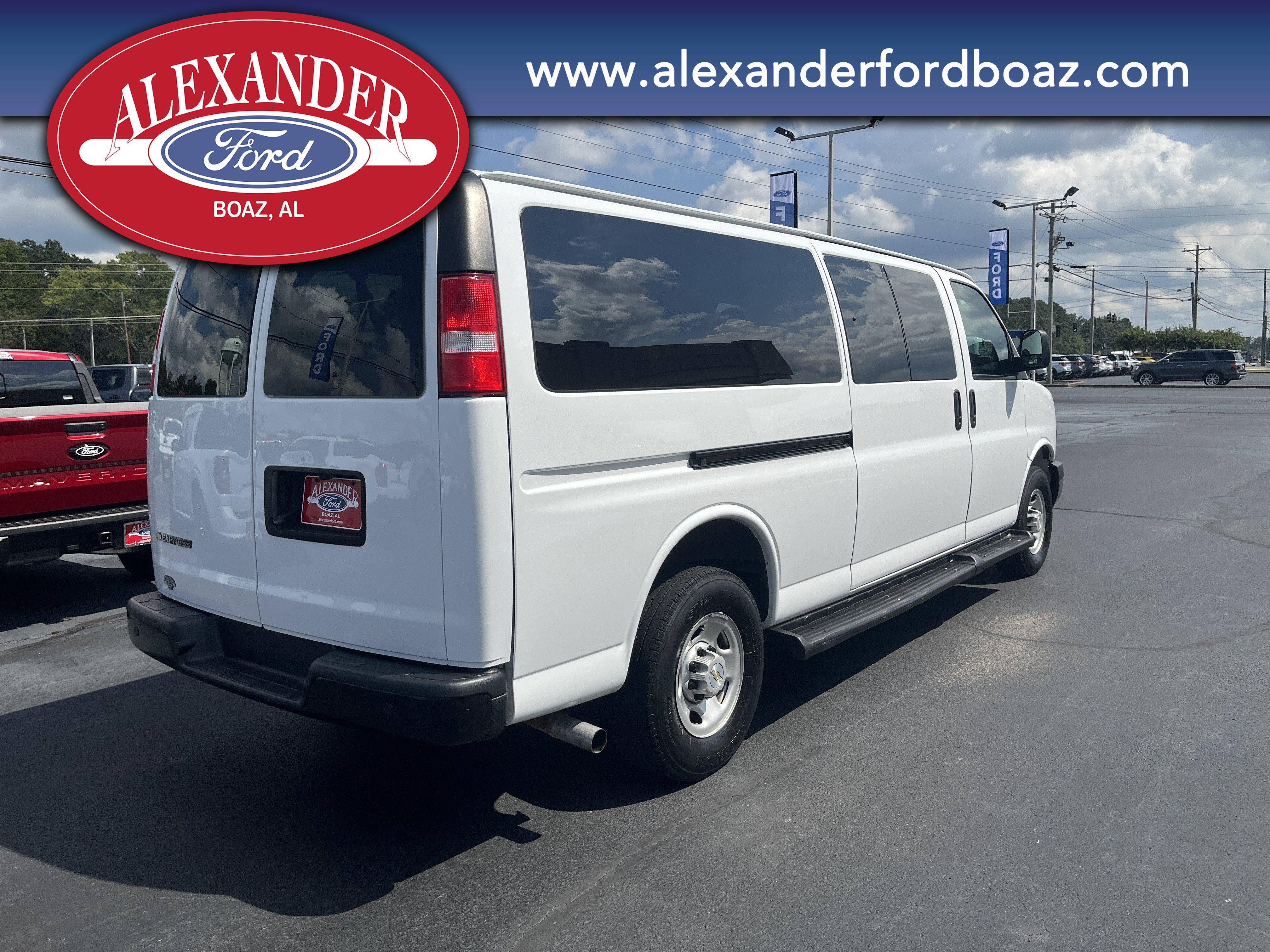 Used 2023 Chevrolet Express 3500 LS RWD image 4