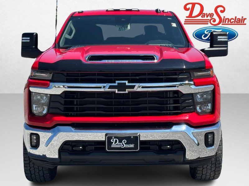 Used 2024 Chevrolet Silverado 2500 LT AWD/4WD image 2