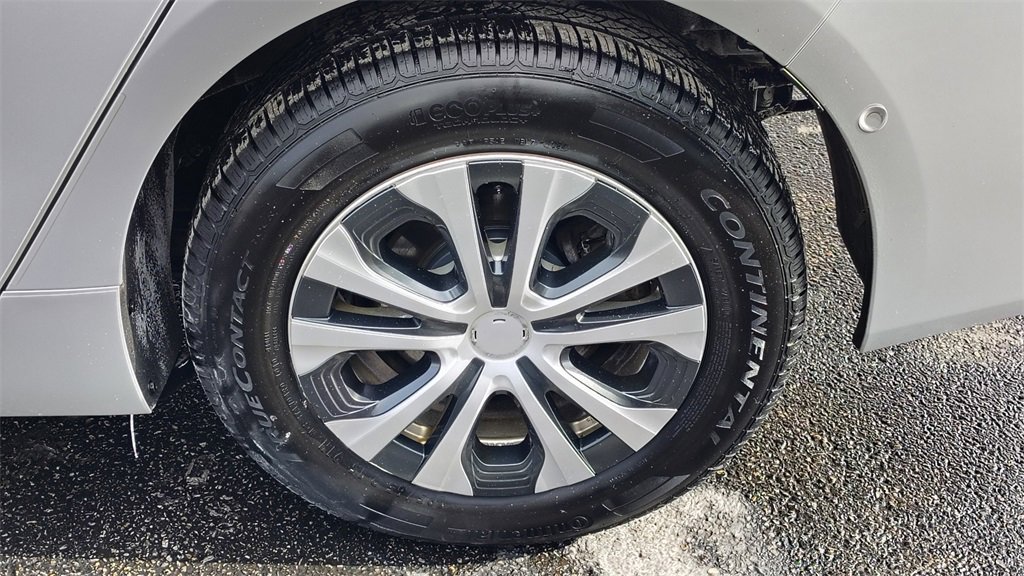 Used 2020 Toyota Prius XLE image 28