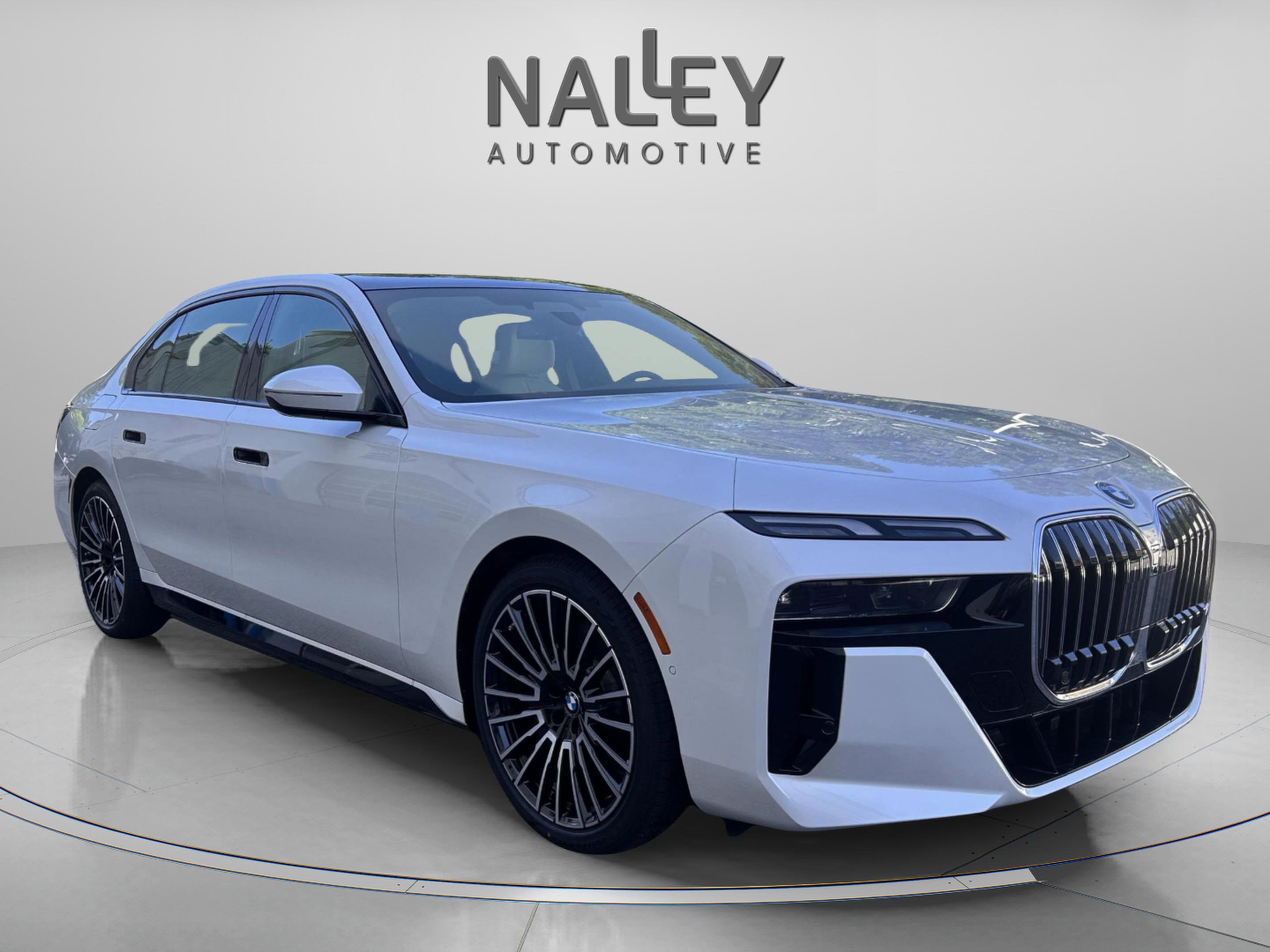 Used 2025 BMW i7 xDrive60 image 6