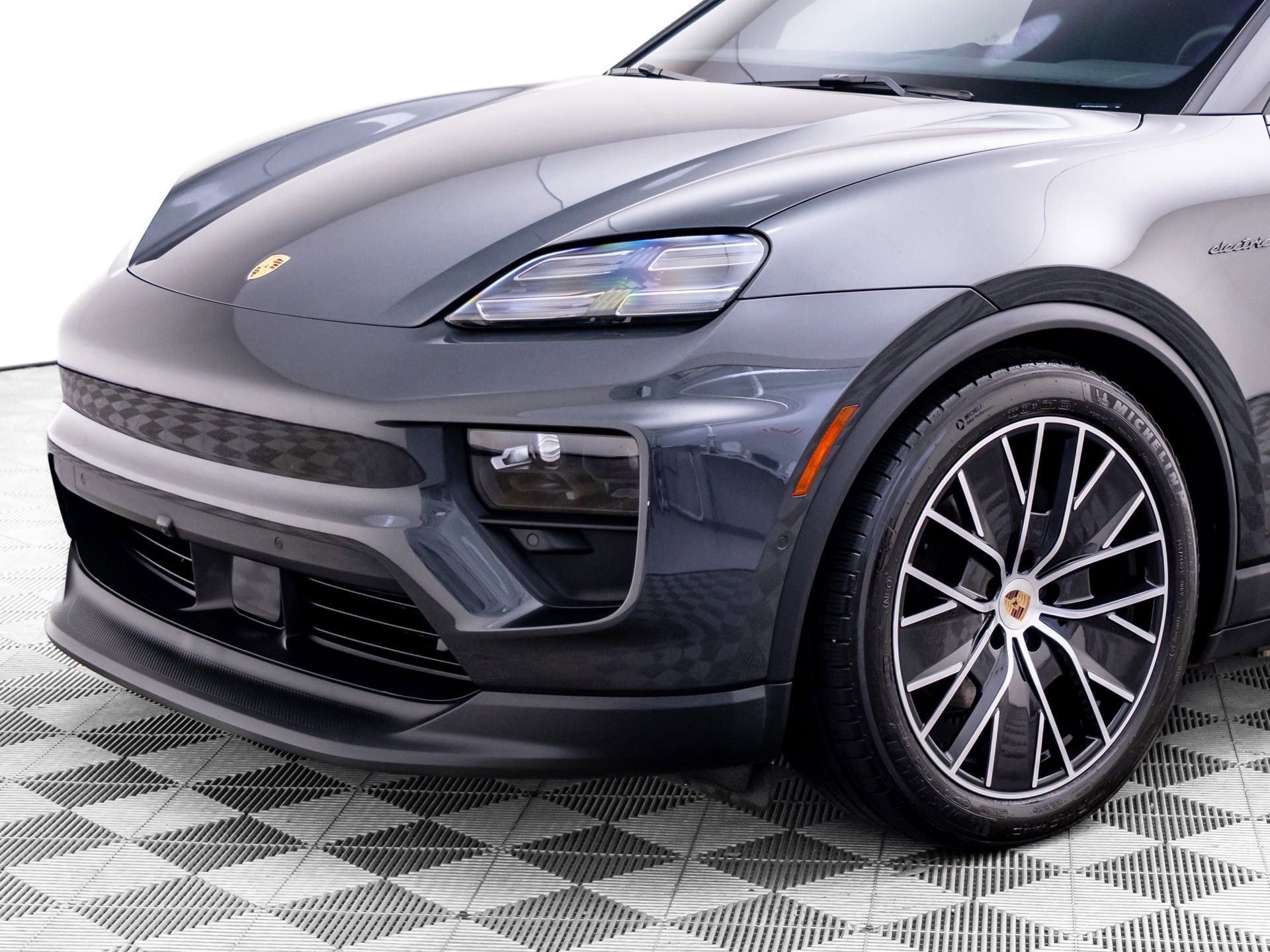 Certified 2024 Porsche Macan 4 Electric image 32