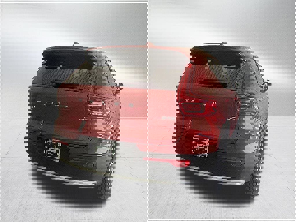 Used 2024 Volvo XC40 B5 Plus image 4