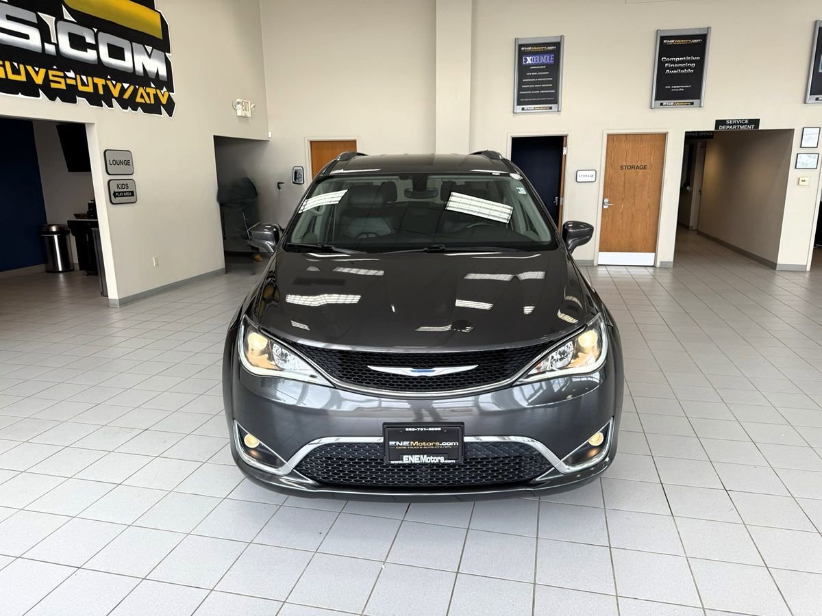 Used 2018 Chrysler Pacifica Touring-L FWD image 55