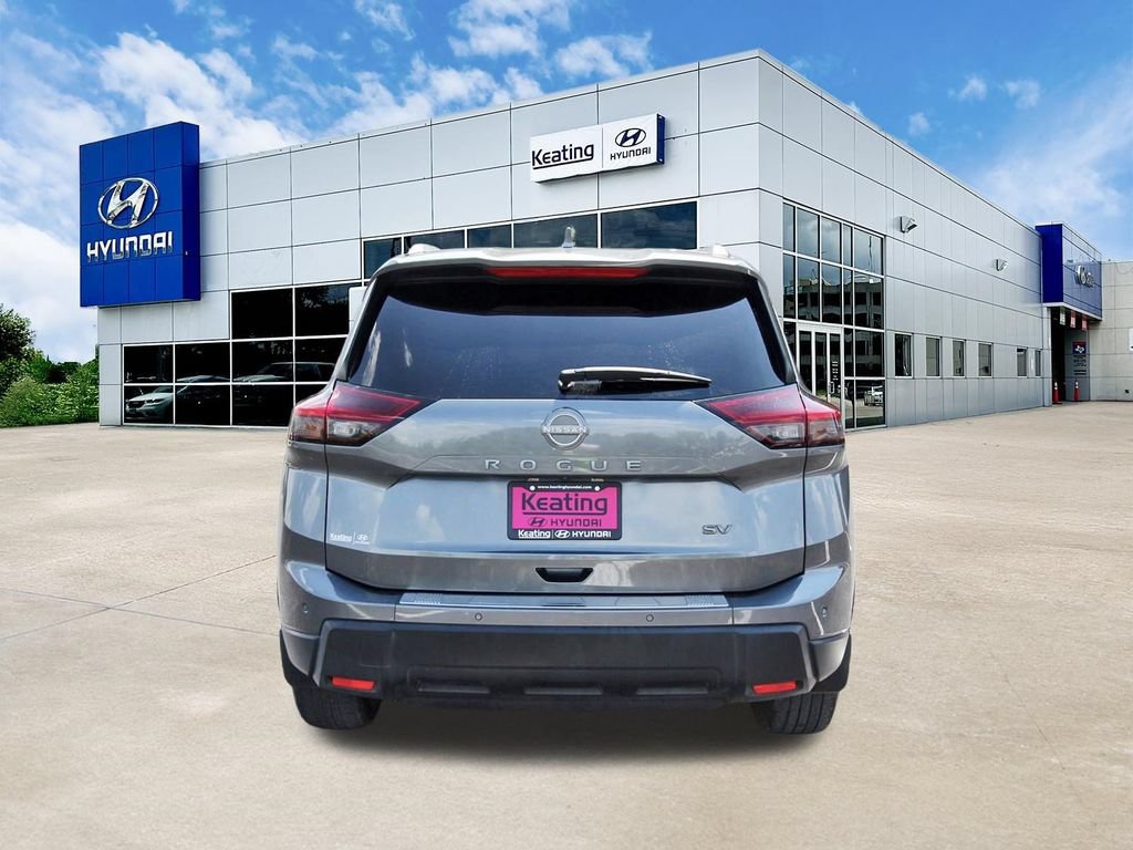 Used 2024 Nissan Rogue SV w/ SV Premium Package FWD image 6