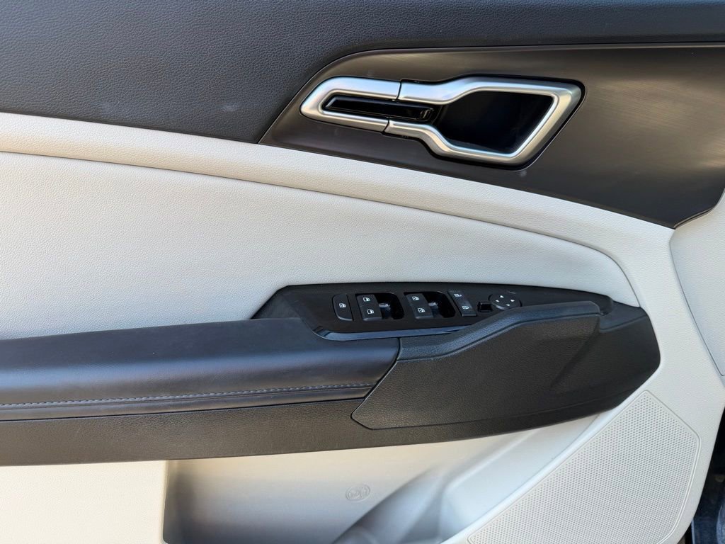 Used 2023 Kia Sportage EX image 17