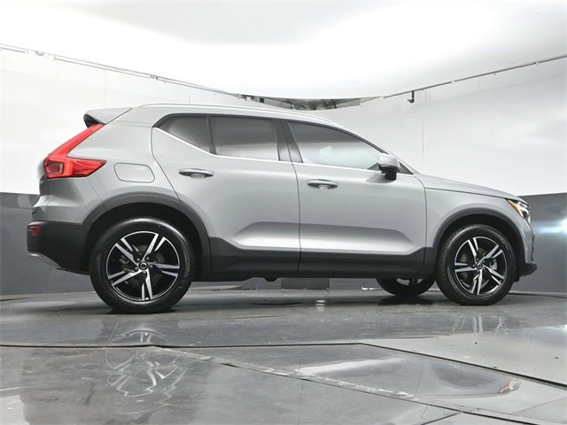 Used 2025 Volvo XC40 B5 Core image 40