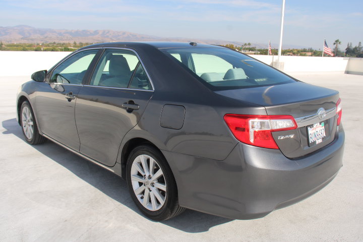 Used 2012 Toyota Camry XLE w/ Convenience Pkg FWD image 5