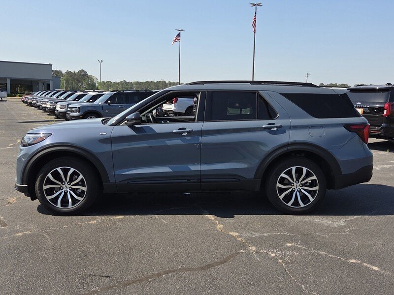 Used 2025 Ford Explorer ST-Line AWD/4WD image 4
