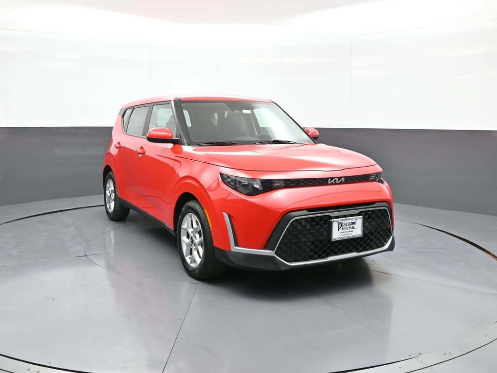 Certified 2023 Kia Soul LX w/ LX Technology Package FWD image 3