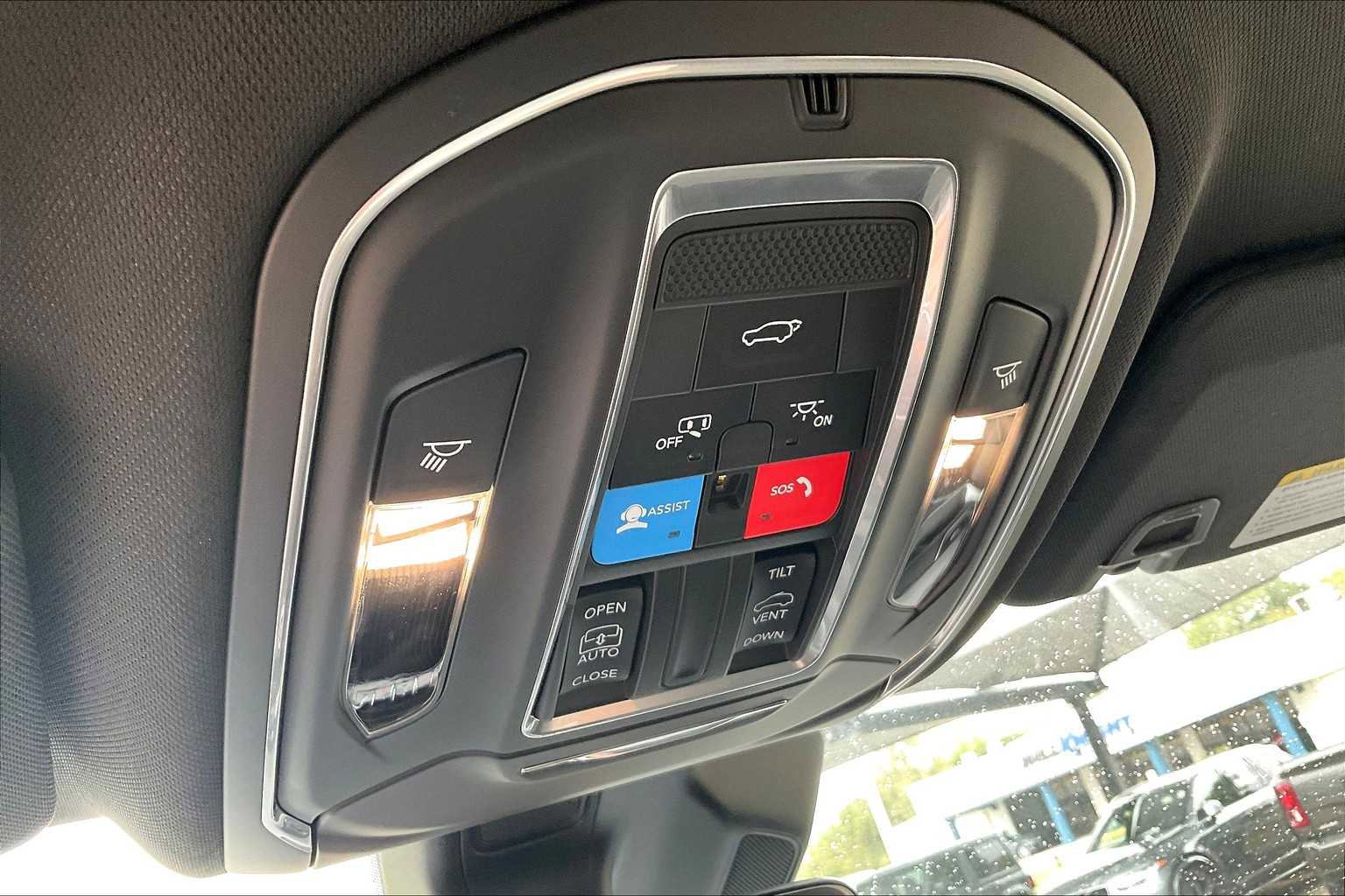 New 2025 Jeep Grand Cherokee Altitude image 17