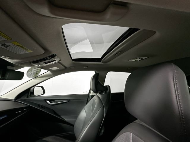 Used 2023 Kia Niro SX image 21
