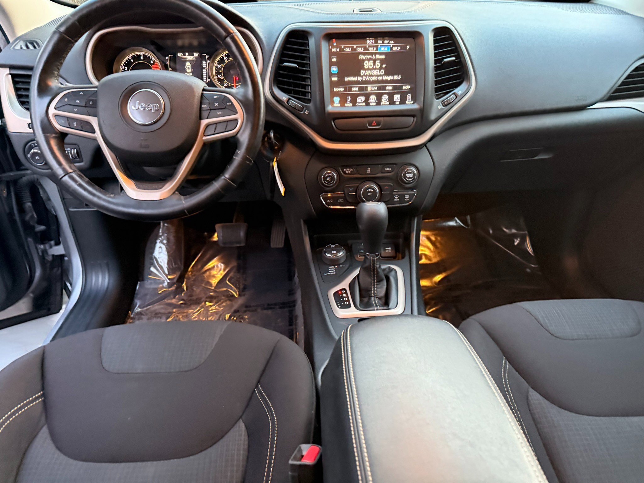 Used 2017 Jeep Cherokee Latitude w/ Cold Weather Group image 13