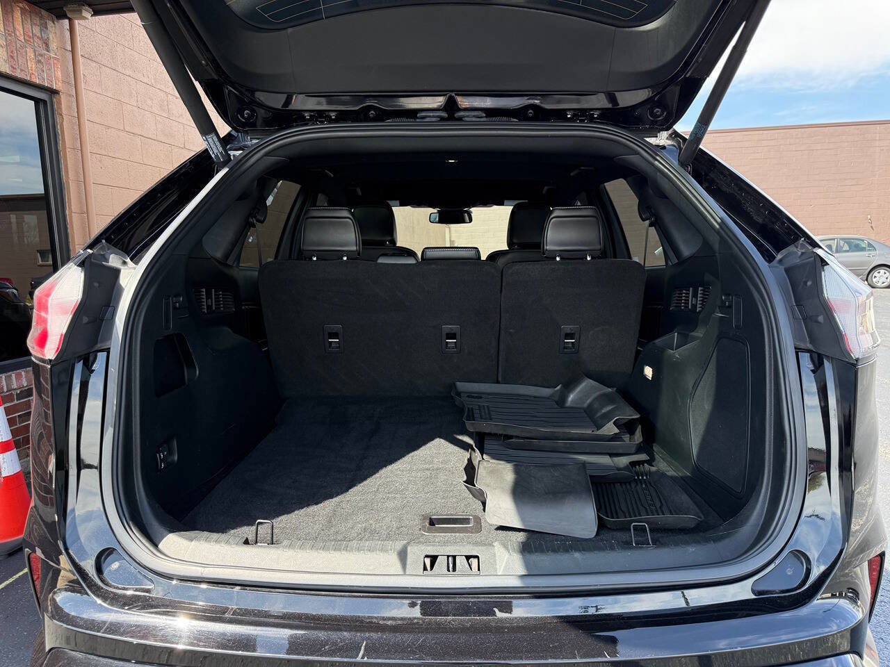 Used 2021 Ford Edge ST image 21