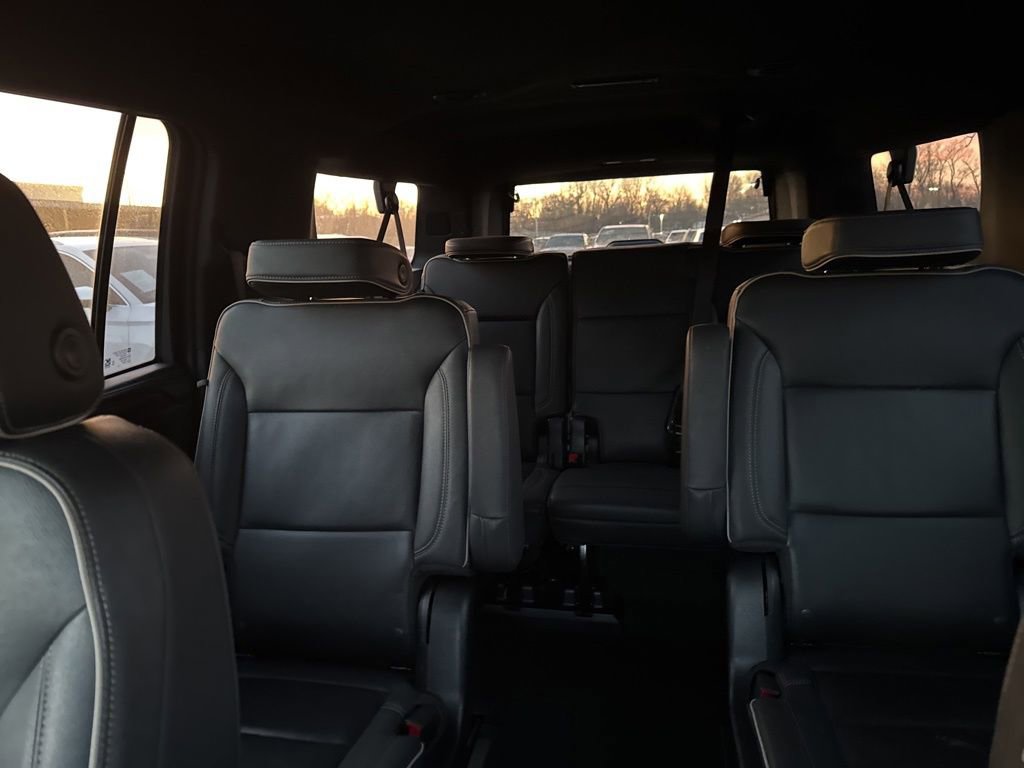 Used 2023 Chevrolet Suburban Premier image 9