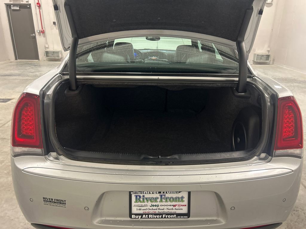 Used 2023 Chrysler 300 S image 33