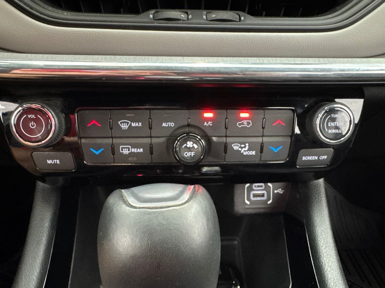 Used 2024 Jeep Compass Limited AWD/4WD image 28